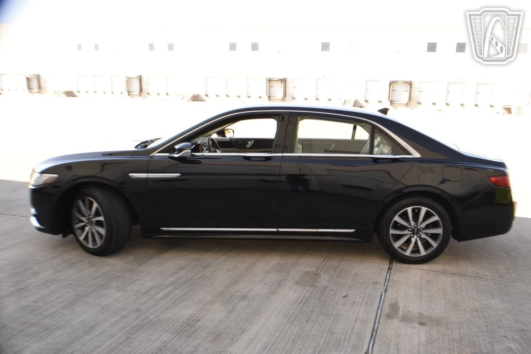2018 Lincoln Continental 10th Gen - Image 4 of 21