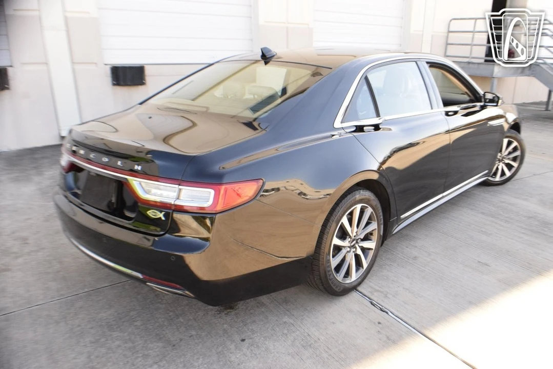 2018 Lincoln Continental 10th Gen - Image 14 of 21