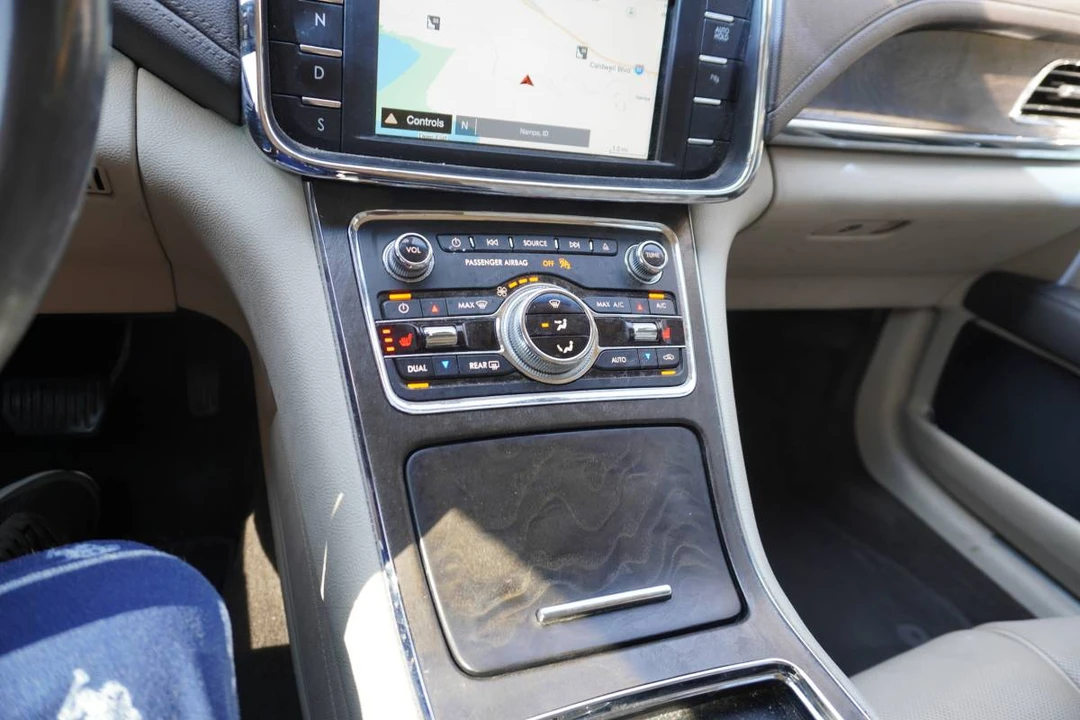 2018 Lincoln Continental 10th Gen - Image 8 of 24