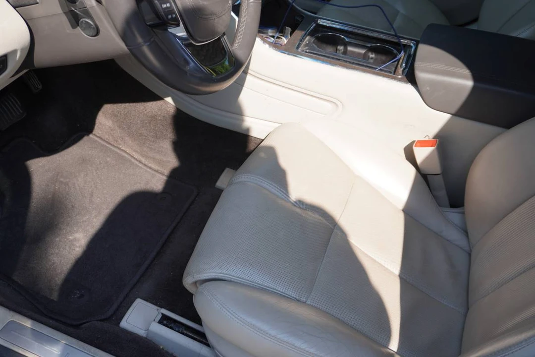 2018 Lincoln Continental 10th Gen - Image 3 of 24
