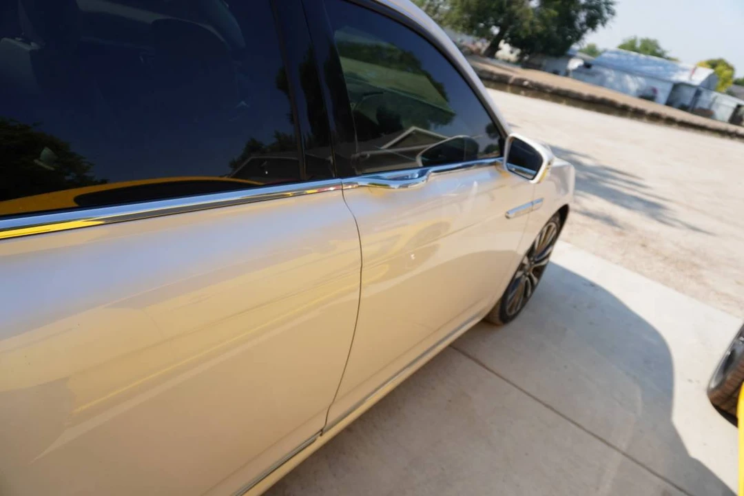 2018 Lincoln Continental 10th Gen - Image 14 of 24