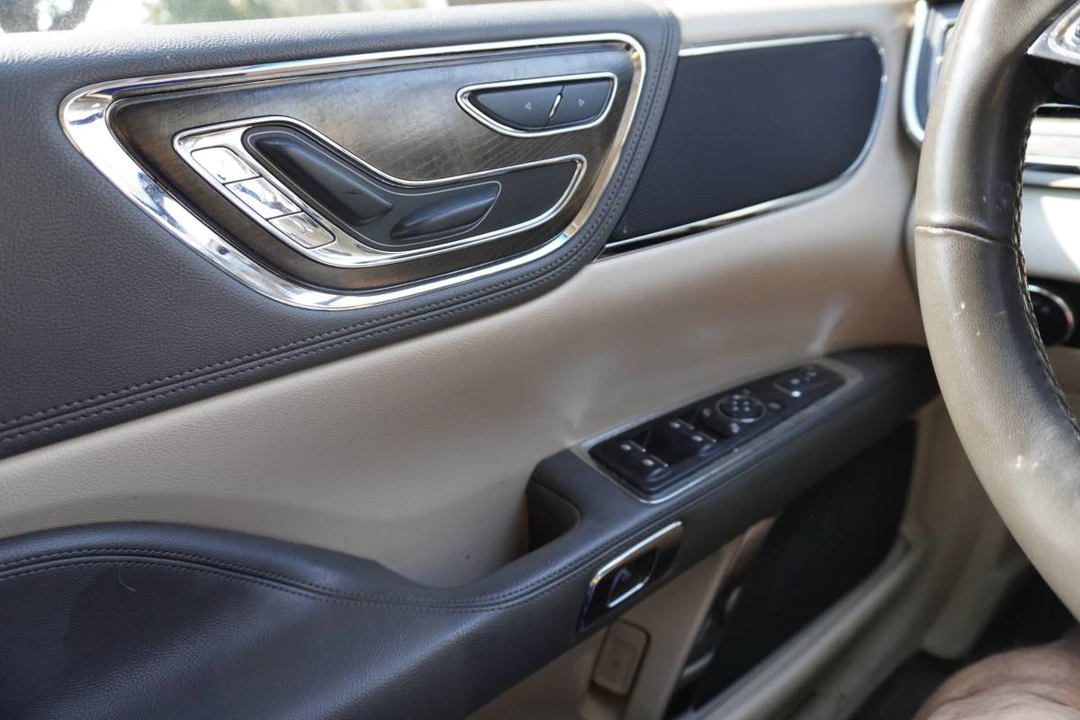 2018 Lincoln Continental 10th Gen - Image 10 of 24