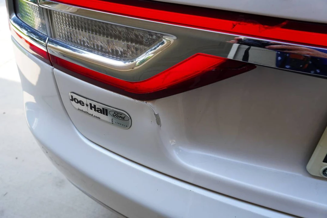 2018 Lincoln Continental 10th Gen - Image 11 of 24