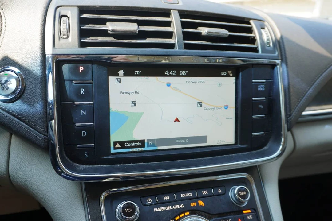 2018 Lincoln Continental 10th Gen - Image 5 of 24
