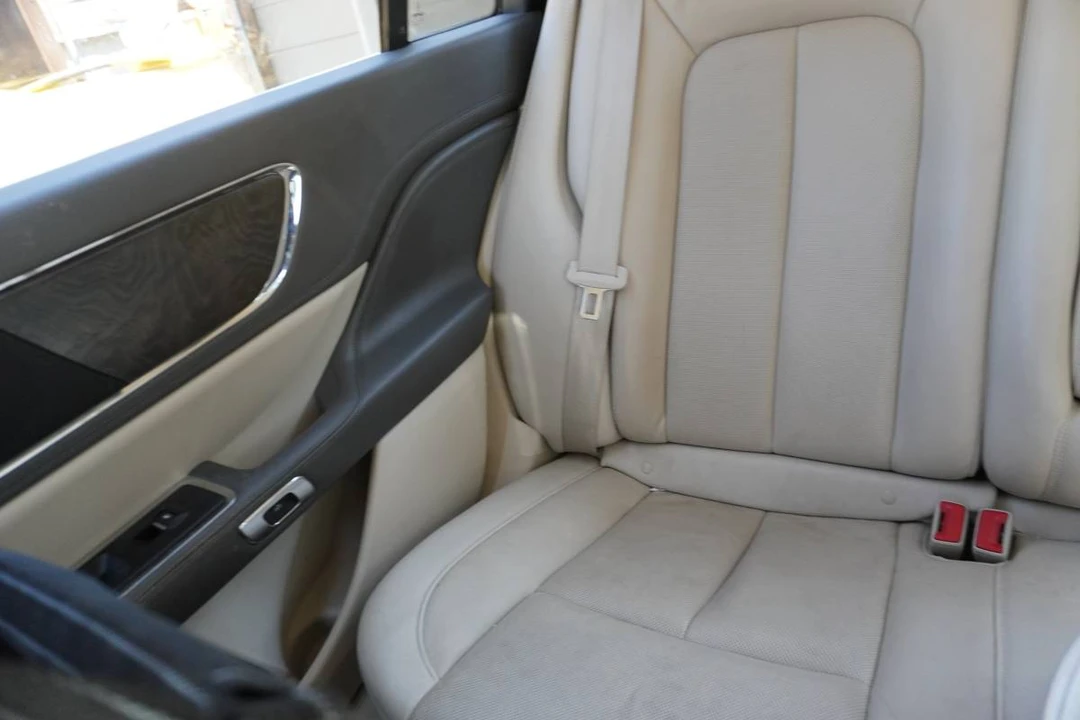 2018 Lincoln Continental 10th Gen - Image 9 of 24