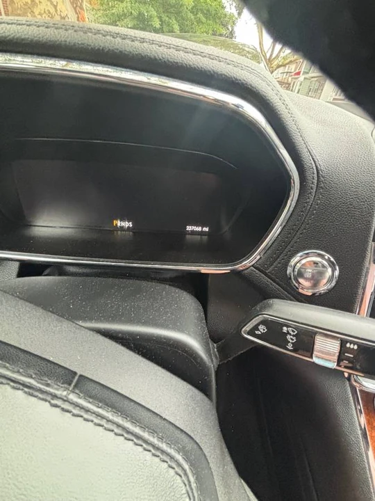 2018 Lincoln Continental 10th Gen - Image 10 of 12