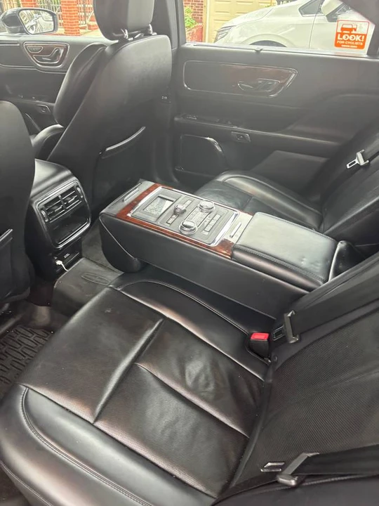 2018 Lincoln Continental 10th Gen - Image 9 of 12
