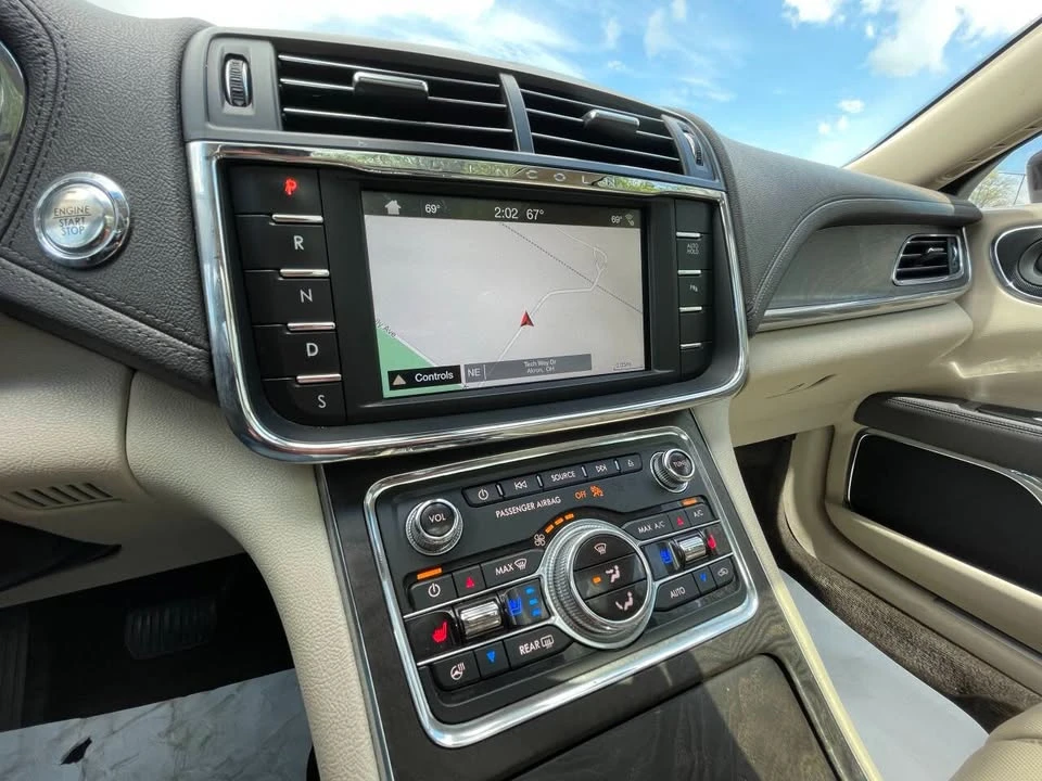 2018 Lincoln Continental 10th Gen - Image 17 of 20