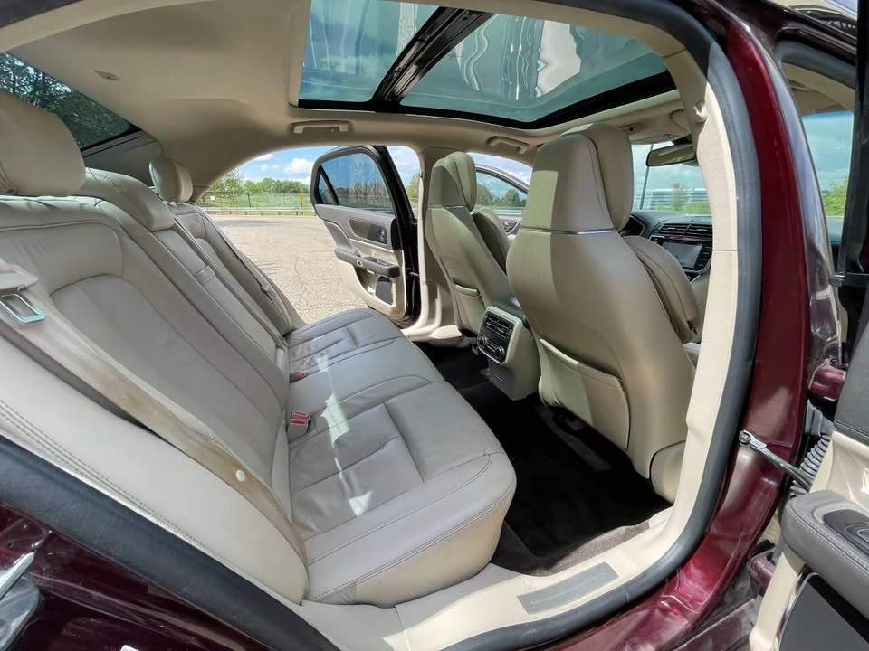 2018 Lincoln Continental 10th Gen - Image 16 of 20