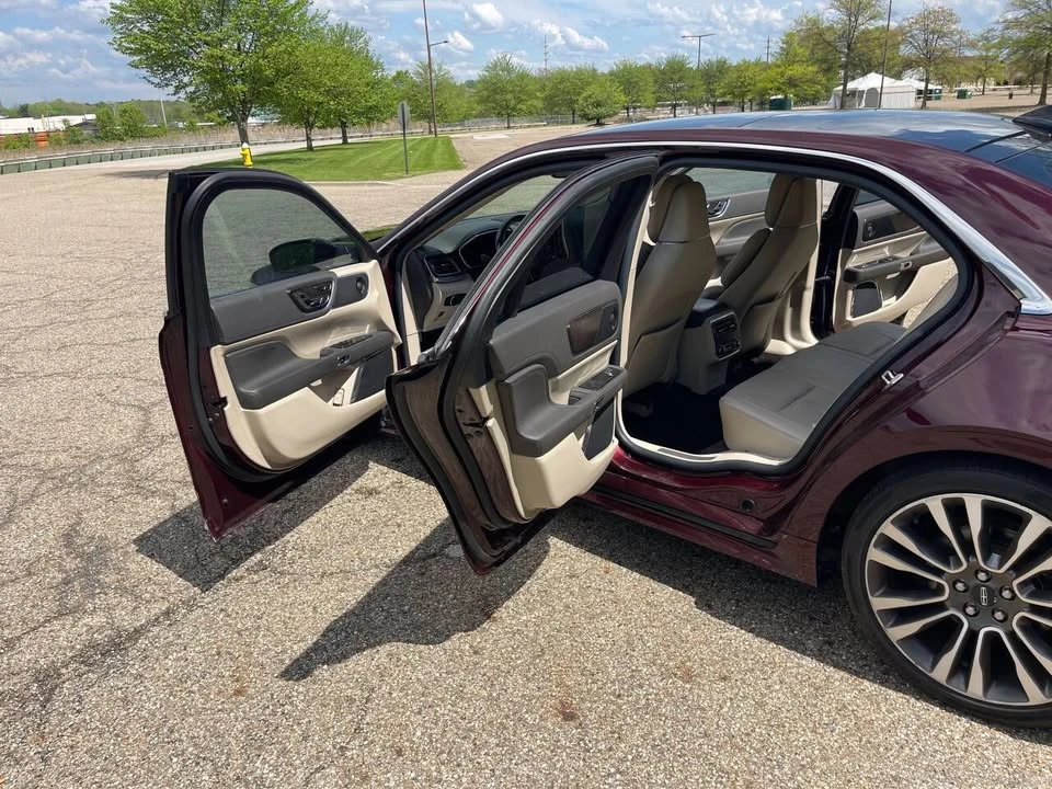 2018 Lincoln Continental 10th Gen - Image 11 of 20