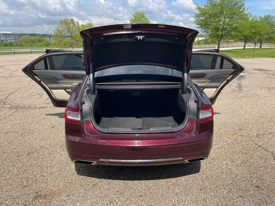 2018 Lincoln Continental 10th Gen - Image 12 of 20