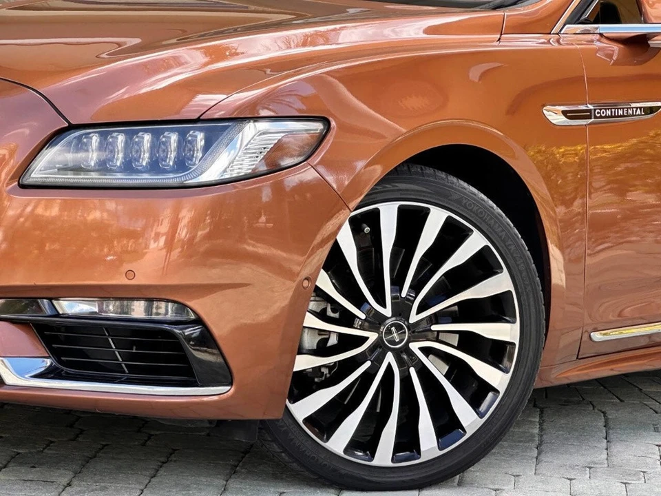 2018 Lincoln Continental 10th Gen - Image 3 of 21