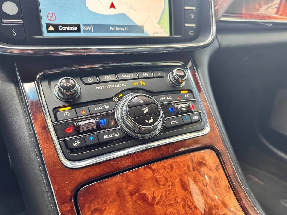 2018 Lincoln Continental 10th Gen - Image 20 of 21