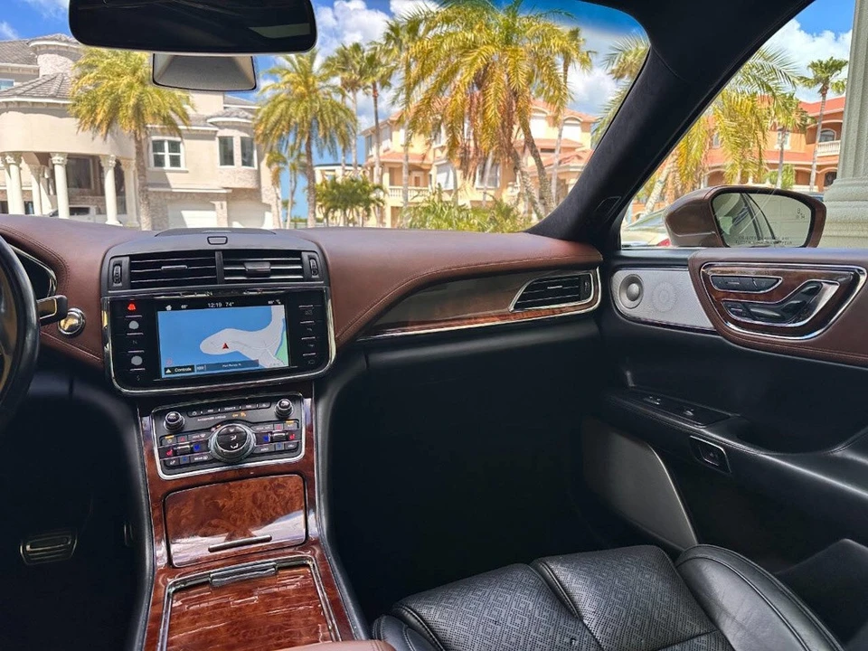 2018 Lincoln Continental 10th Gen - Image 13 of 21