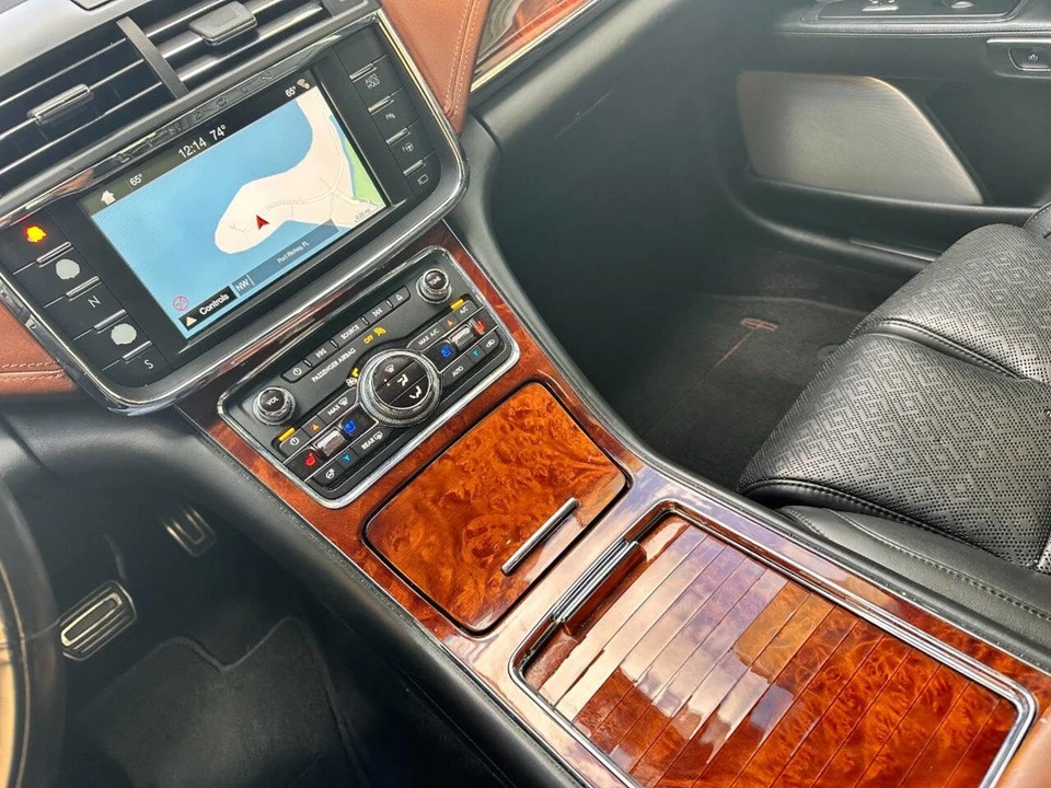 2018 Lincoln Continental 10th Gen - Image 18 of 21