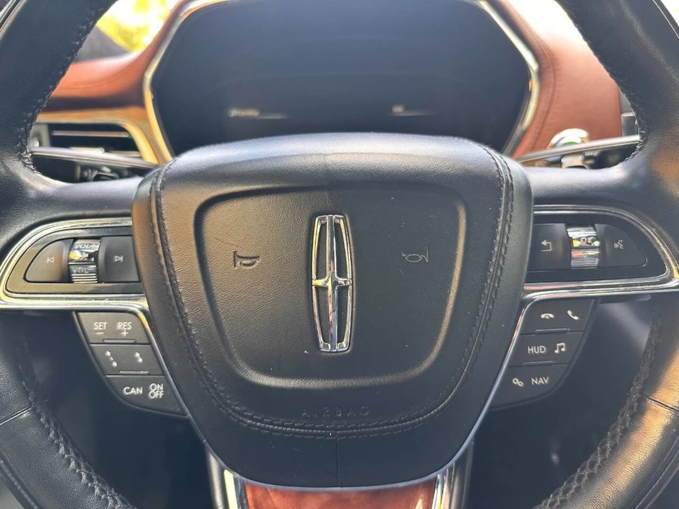 2018 Lincoln Continental 10th Gen - Image 16 of 21