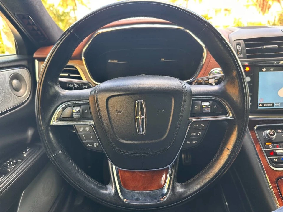 2018 Lincoln Continental 10th Gen - Image 15 of 21