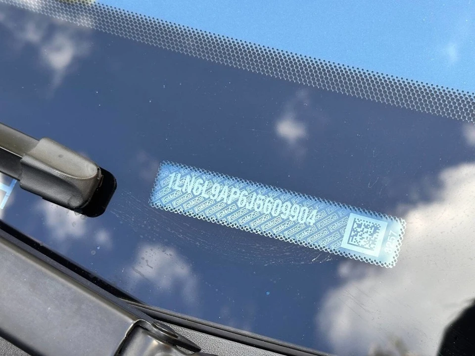 2018 Lincoln Continental 10th Gen - Image 10 of 21
