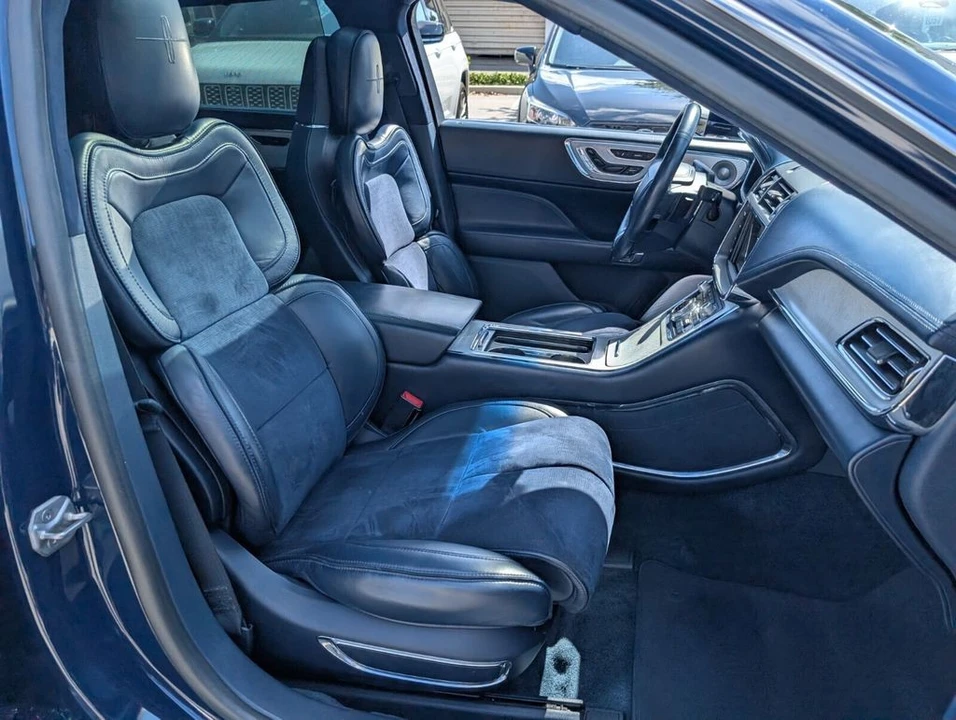 2018 Lincoln Continental 10th Gen - Image 17 of 21