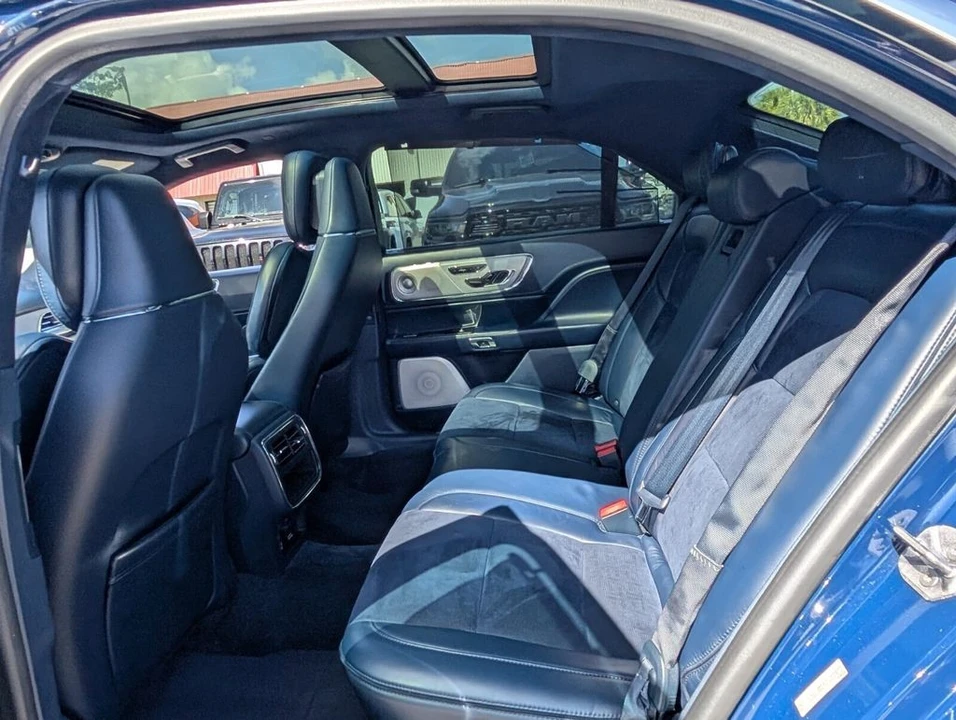 2018 Lincoln Continental 10th Gen - Image 13 of 21