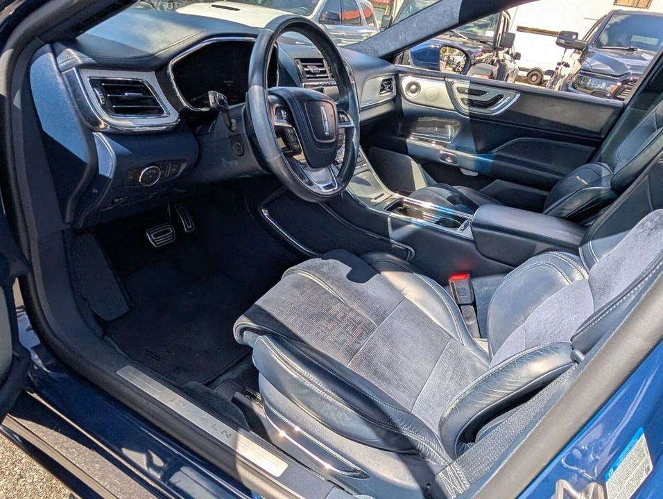 2018 Lincoln Continental 10th Gen - Image 12 of 21