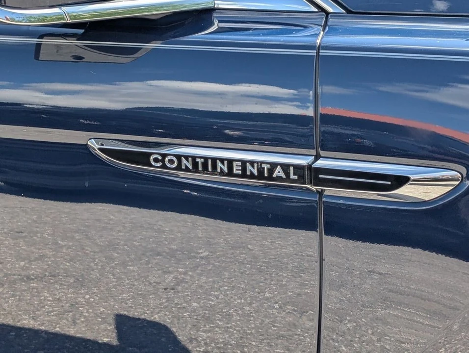 2018 Lincoln Continental 10th Gen - Image 10 of 21