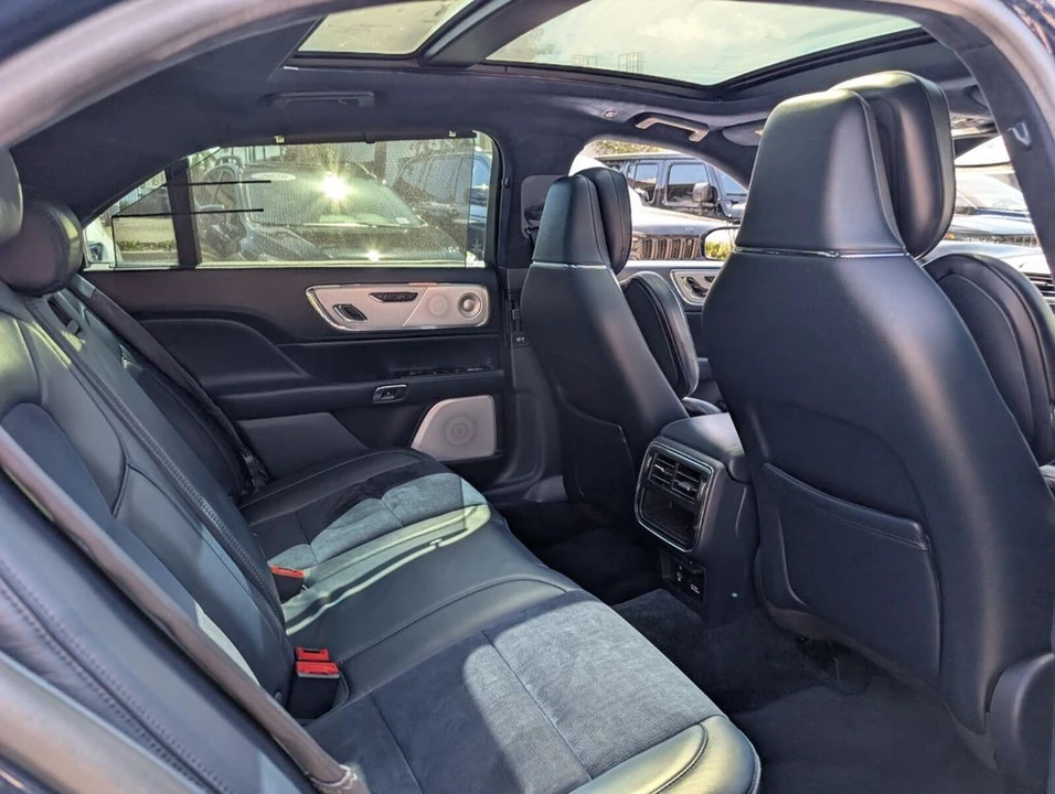 2018 Lincoln Continental 10th Gen - Image 15 of 21