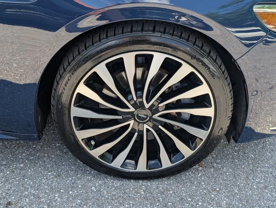 2018 Lincoln Continental 10th Gen - Image 18 of 21