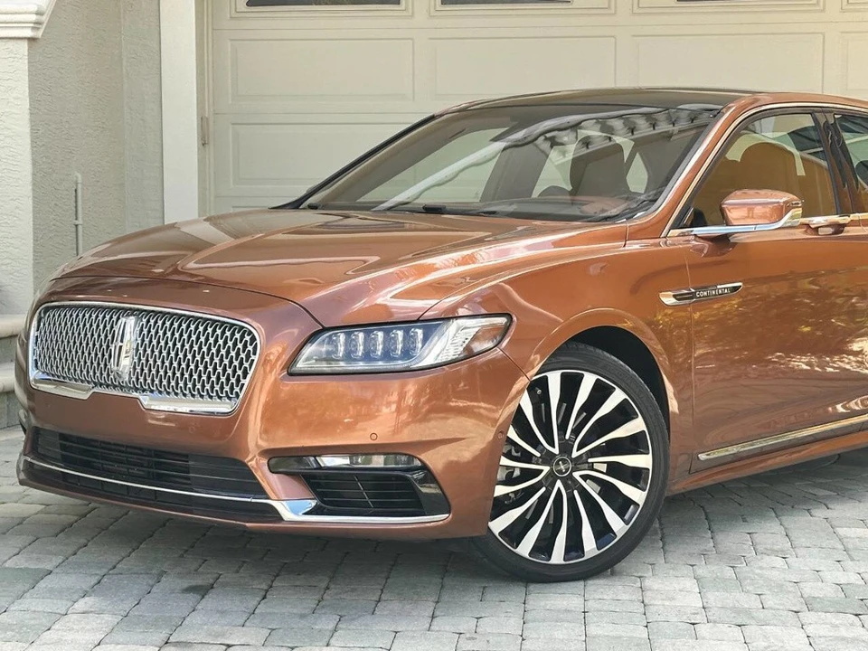 2018 Lincoln Continental 10th Gen - Image 2 of 21