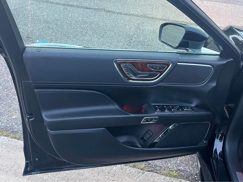2018 Lincoln Continental 10th Gen - Image 11 of 20