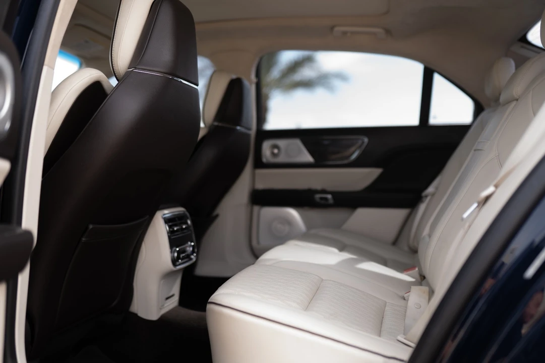 2018 Lincoln Continental 10th Gen - Image 13 of 21