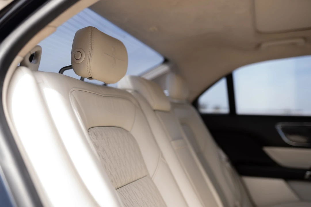 2018 Lincoln Continental 10th Gen - Image 14 of 21