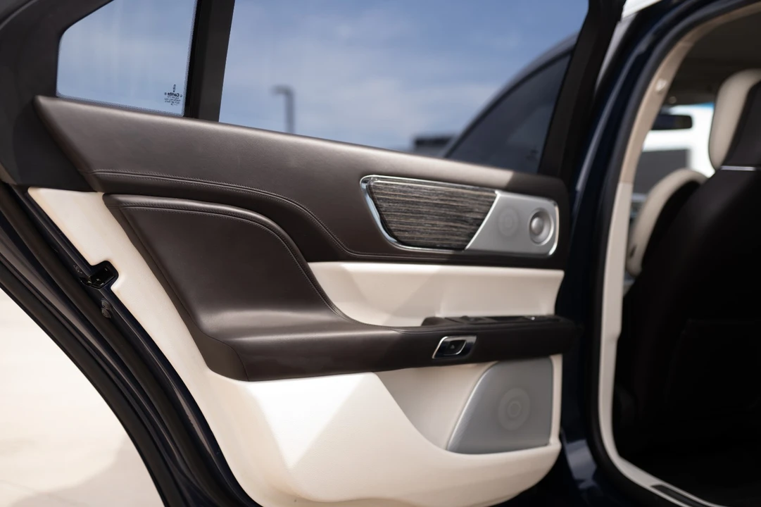 2018 Lincoln Continental 10th Gen - Image 18 of 21