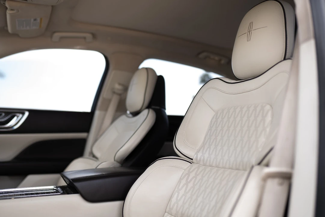 2018 Lincoln Continental 10th Gen - Image 9 of 21