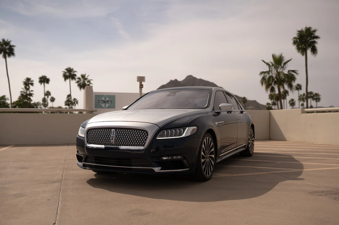 2018 Lincoln Continental 10th Gen - Image 2 of 21
