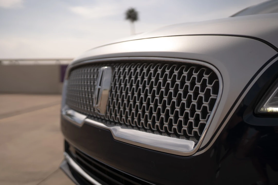 2018 Lincoln Continental 10th Gen - Image 8 of 21