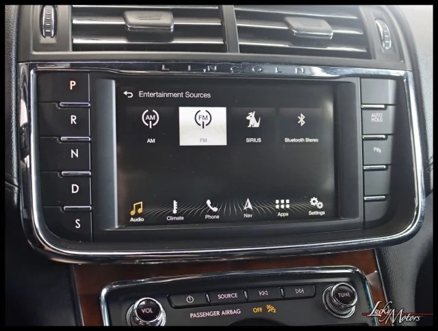 2018 Lincoln Continental 10th Gen - Image 18 of 21