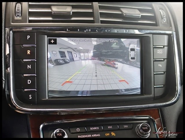 2018 Lincoln Continental 10th Gen - Image 17 of 21