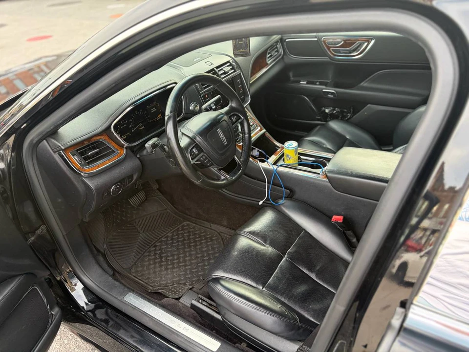 2018 Lincoln Continental 10th Gen - Image 7 of 8