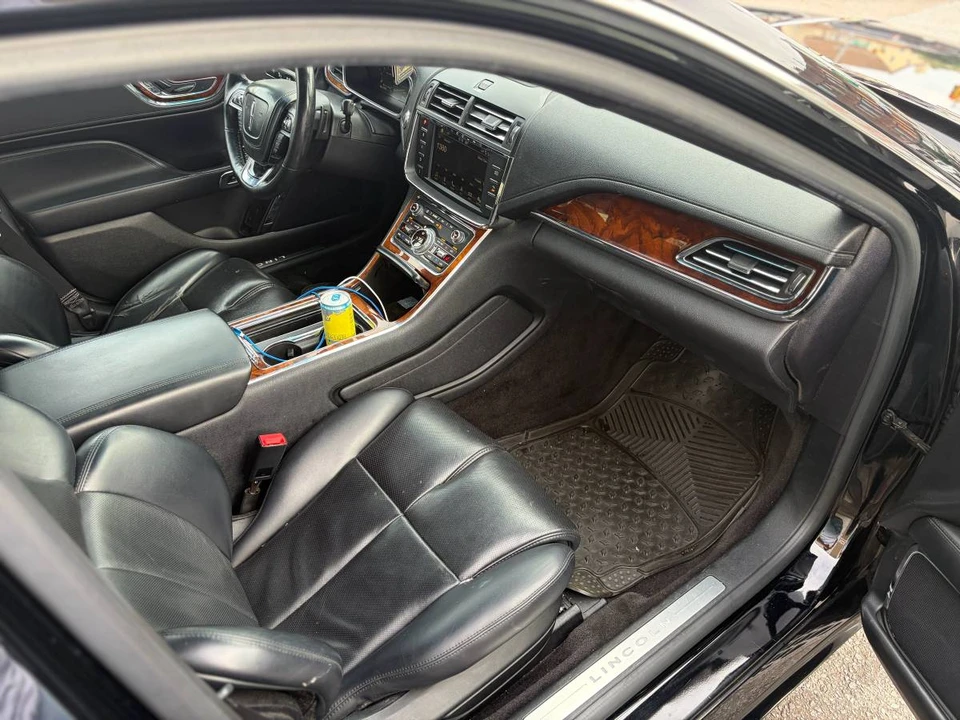 2018 Lincoln Continental 10th Gen - Image 4 of 8
