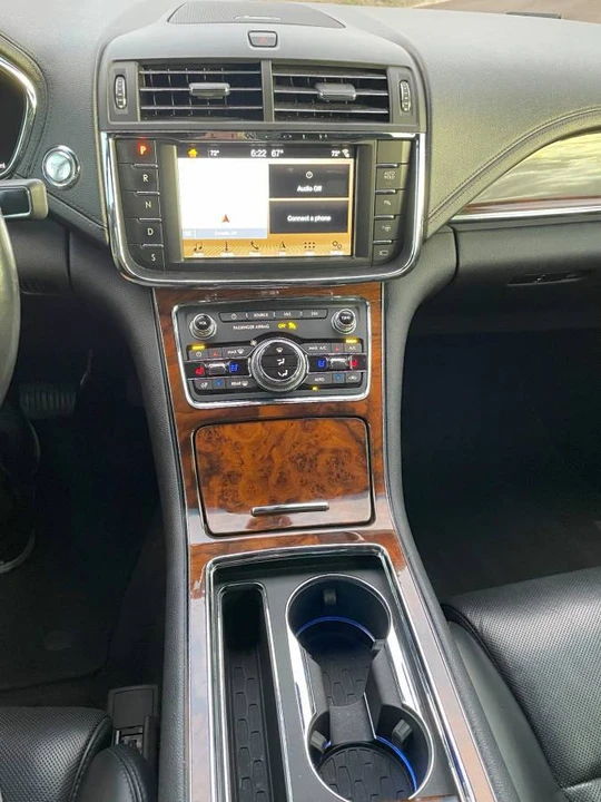 2018 Lincoln Continental 10th Gen - Image 13 of 21