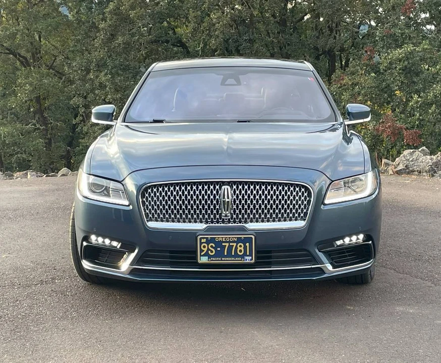 2018 Lincoln Continental 10th Gen - Image 2 of 21