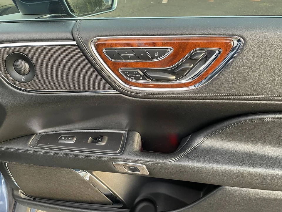2018 Lincoln Continental 10th Gen - Image 12 of 21