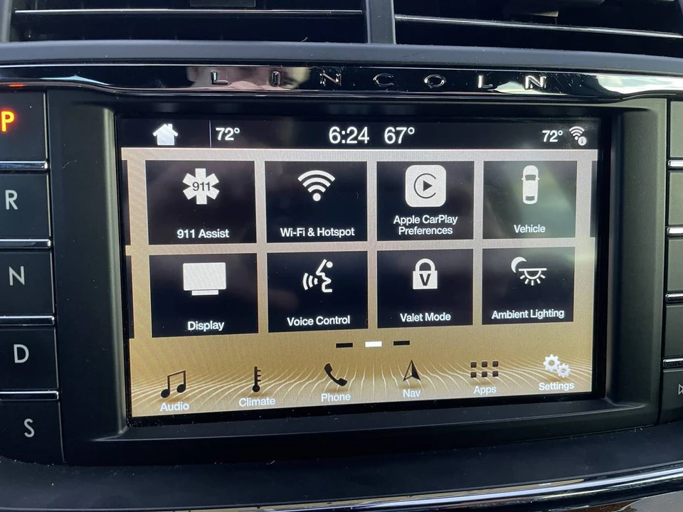 2018 Lincoln Continental 10th Gen - Image 16 of 21