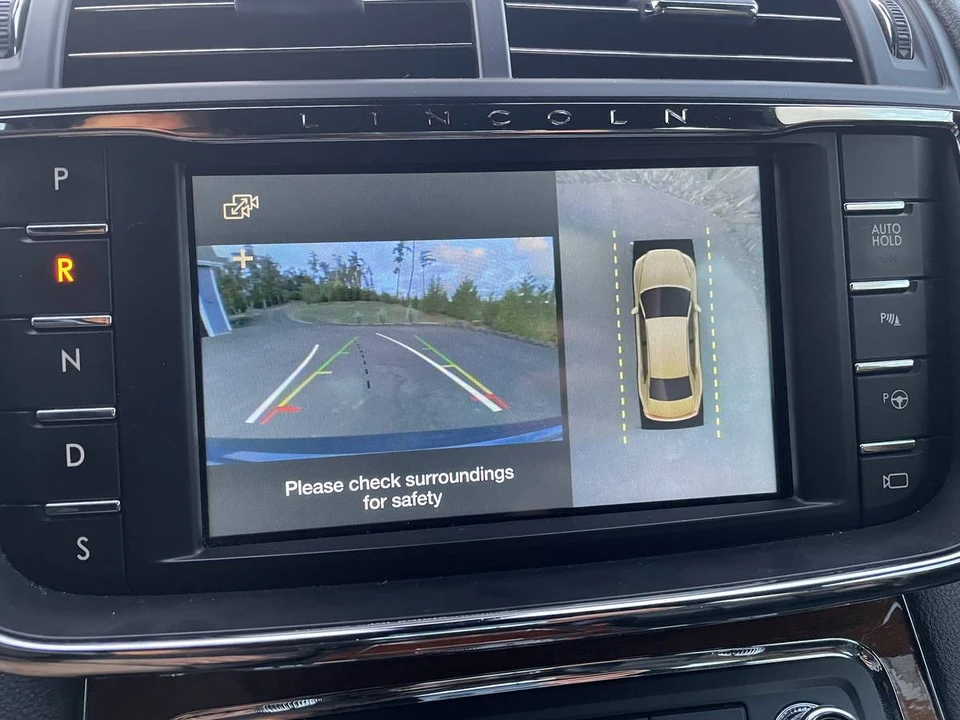 2018 Lincoln Continental 10th Gen - Image 18 of 21