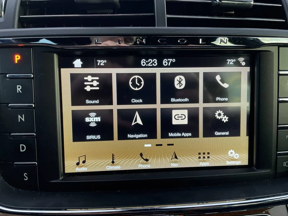 2018 Lincoln Continental 10th Gen - Image 15 of 21