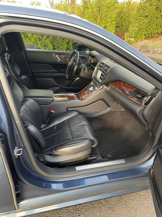 2018 Lincoln Continental 10th Gen - Image 9 of 21