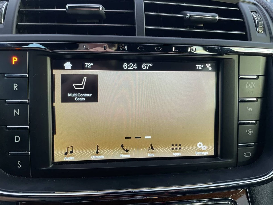 2018 Lincoln Continental 10th Gen - Image 17 of 21