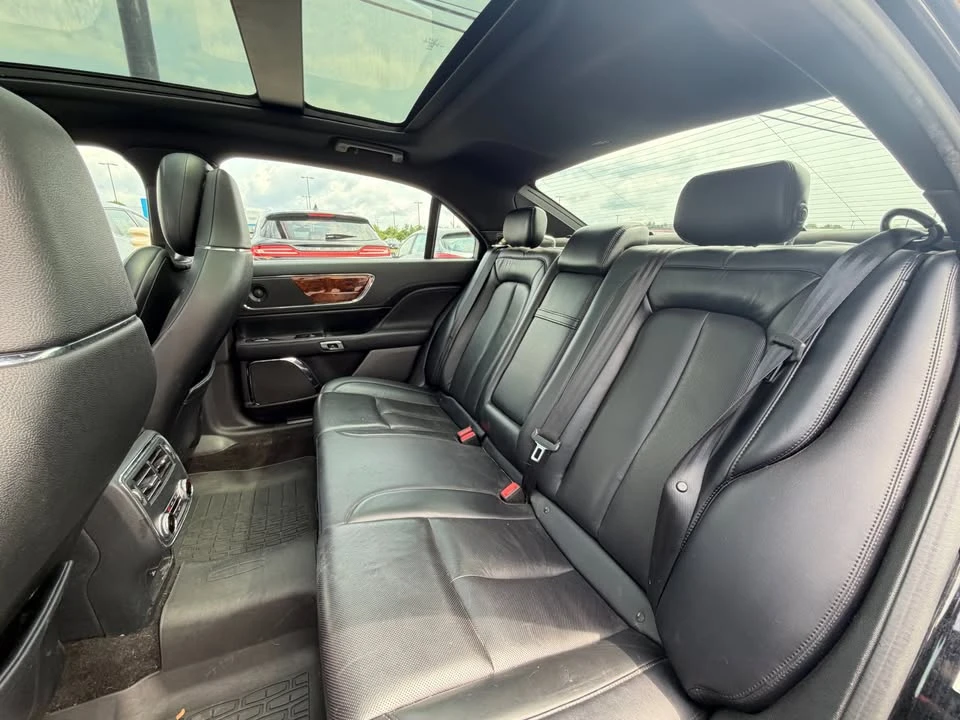2018 Lincoln Continental 10th Gen - Image 16 of 20