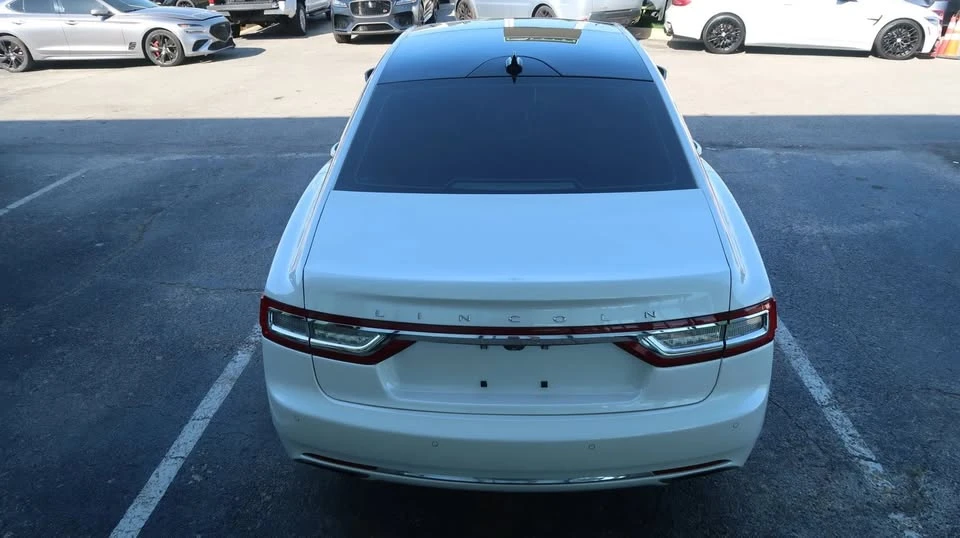 2018 Lincoln Continental 10th Gen - Image 11 of 20